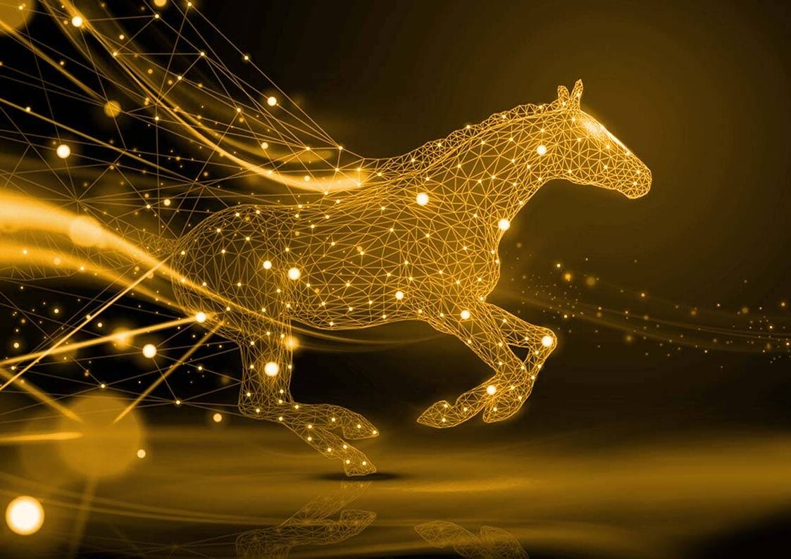 Ein goldenes Pferd läuft auf schwarzem Hintergrund.